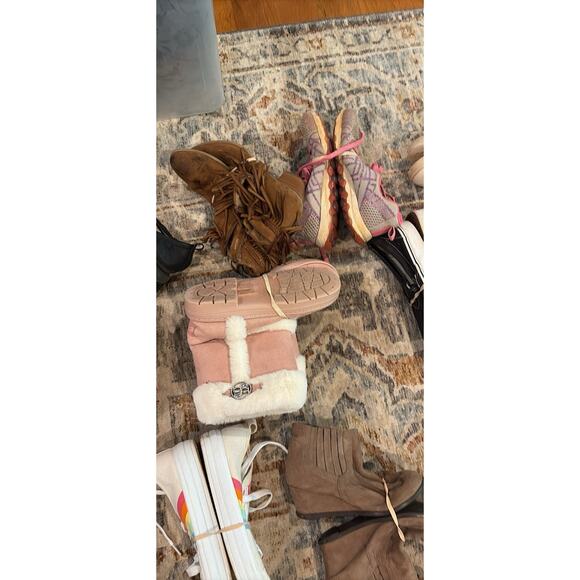 Lot of Girls Shoes (21 pairs) Sizes 1-7 - Picture 5 of 8